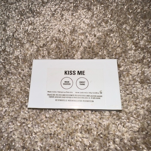 Kylie Cosmetics Eye Shadow - Kiss Me - Picture 2 of 3